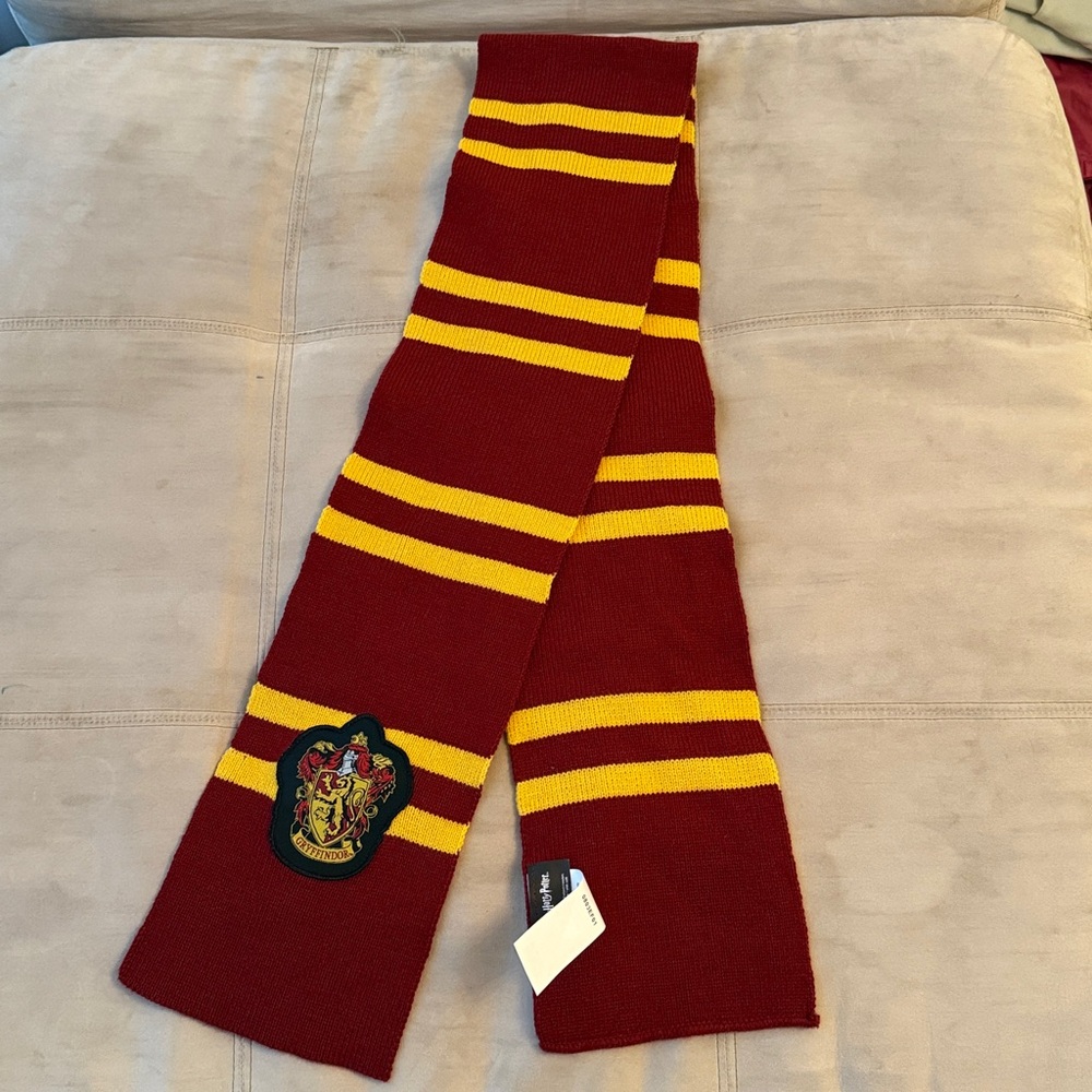 Harry Potter Scarf Gryffindoor Warner Bros. Red and Yellow Scarf OS
